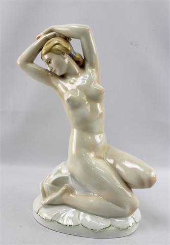 Porzellanfigur "Mädchenakt", auf ovalem Sockel