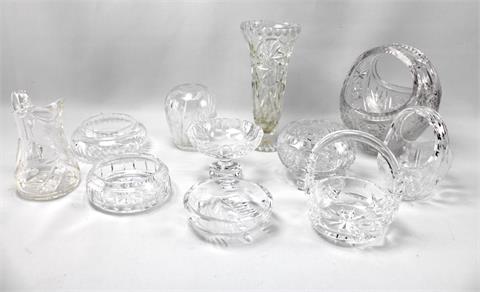 11-teiliges Glaskonvolut, Sternschliff, Floralschliff