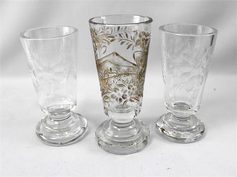 3 dickwandige Gläser mit Blumenschliff, Goldbemalung