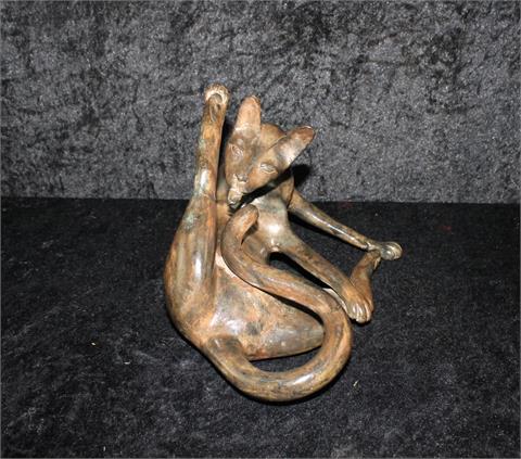 Pierre Chenet (20./21.Jh.) Bronzeplastik "Katze" L: 32 cm