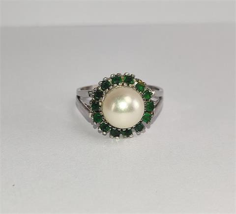 Ring mit großer Perle und Smaragden, 585 Weißgold