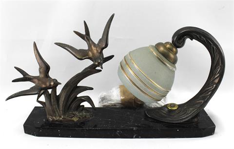 Bronzevögel und Lampe auf Marmorsockel, Art Déco