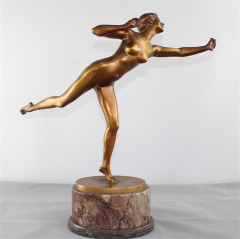 Gotthilf Jaeger (1871-1933), Bronzeakt "Bogenschützin", Höhe 52 cm
