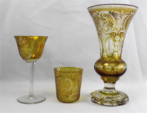 Böhmische Vase und 2 Gläser