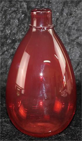 Vase Glasfachschule Zwiesel, rote Vase, 2. H. 20. Jh., signiert u. num., "Z OP 890-928"