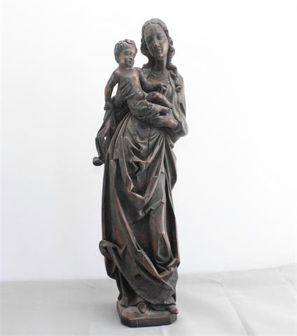 Schwarze Madonna mit Kind, Holz geschnitzt, vollplastische Darstellung, um 1920