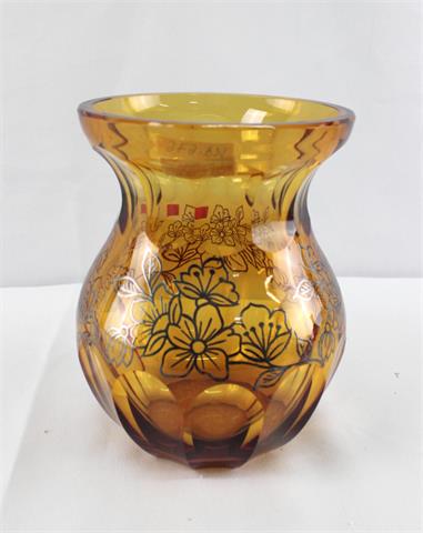 Böhmische Vase, bernsteinfarben