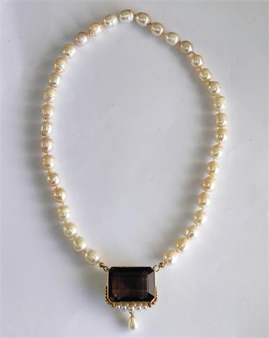 Perlenkette mit großem Rauchquarz in 750 Gelbgold